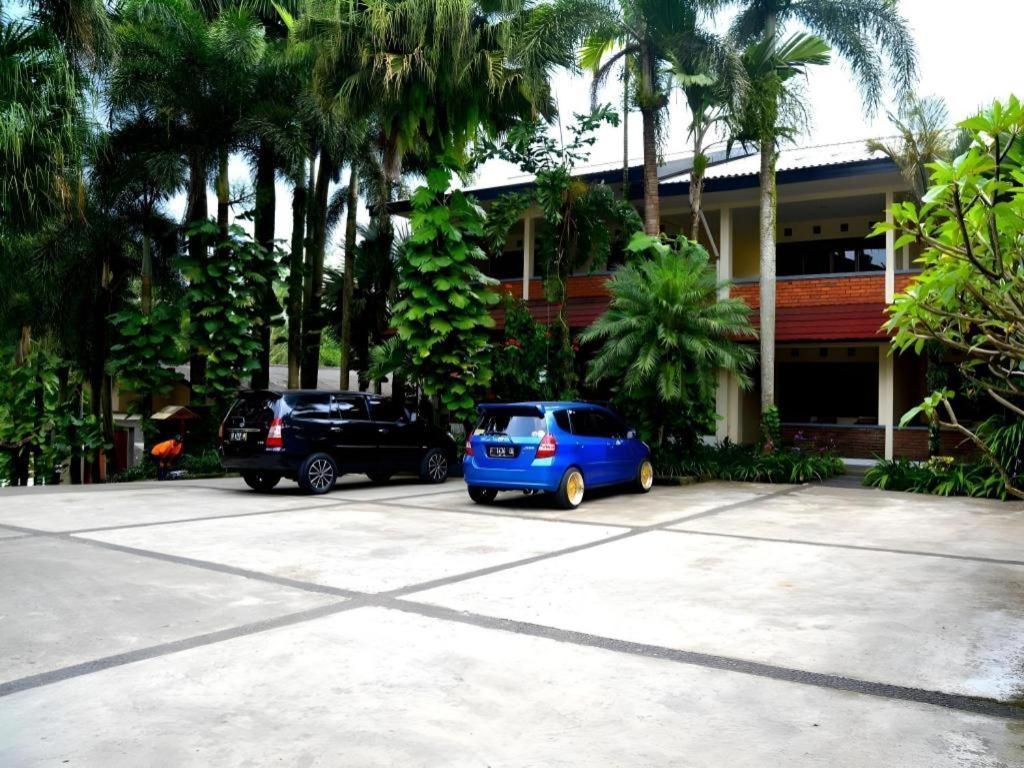 Augusta Sukabumi Hotel Exterior photo