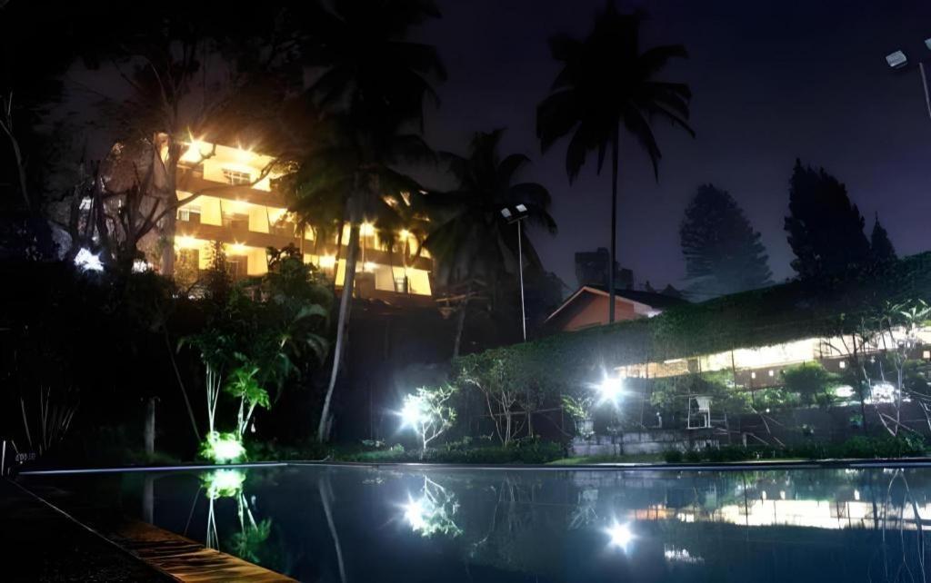 Augusta Sukabumi Hotel Exterior photo