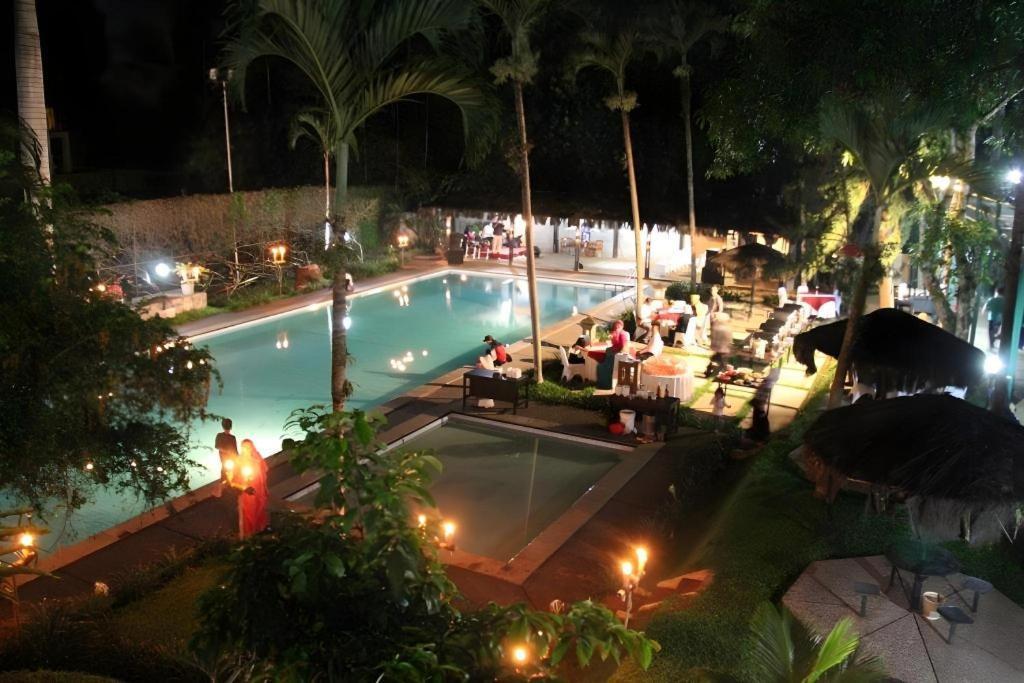 Augusta Sukabumi Hotel Exterior photo